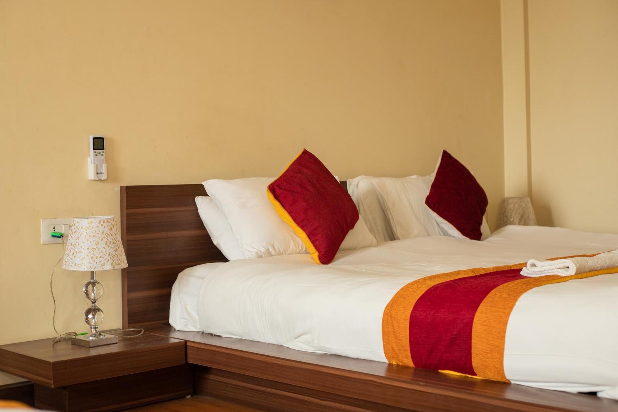 Hotel Edingo Inn Itahari Bagian luar foto