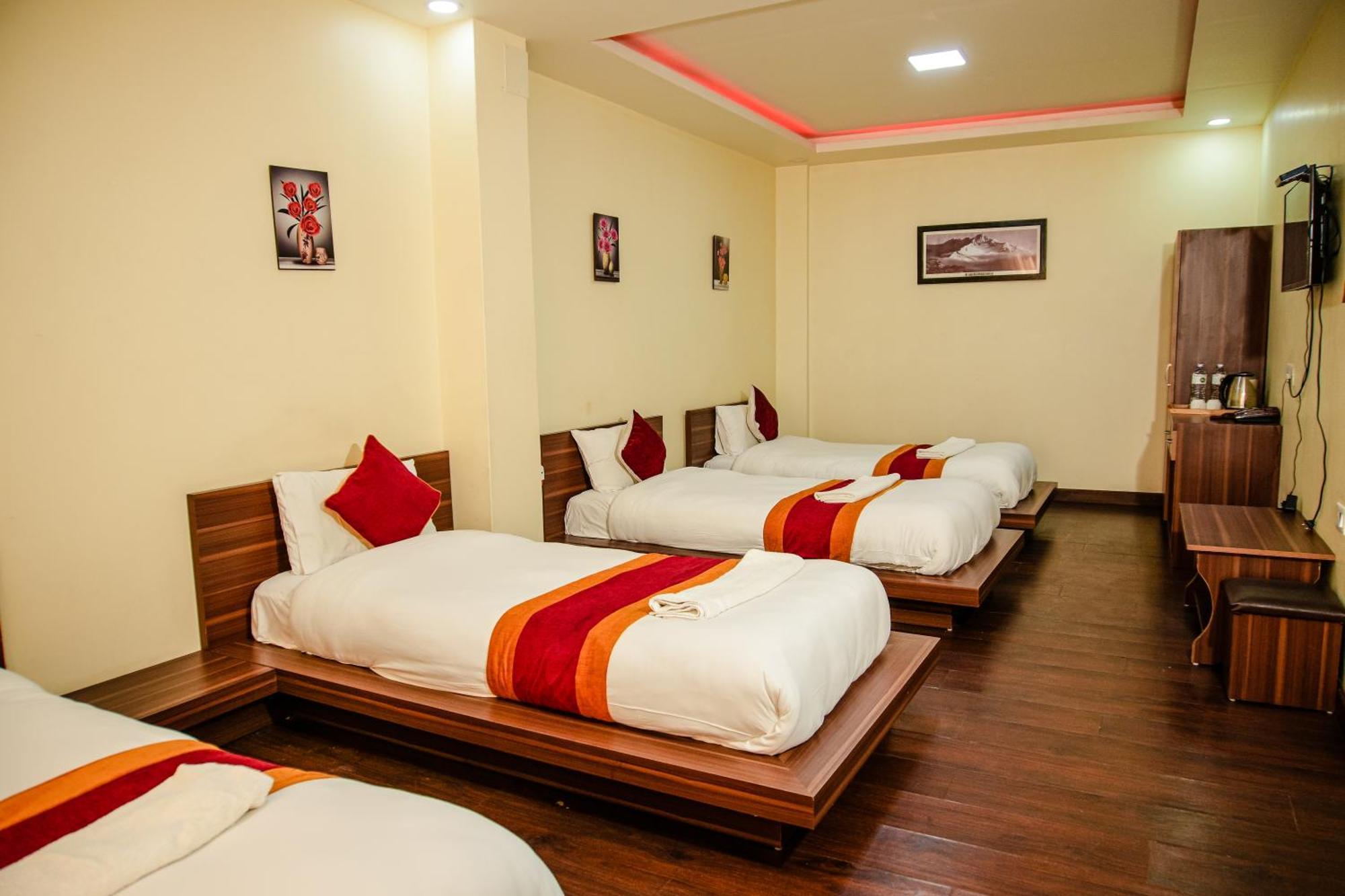 Hotel Edingo Inn Itahari Bagian luar foto